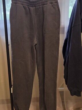 Comfrt Minimalist Steel Grey Medium Men/Women NWOT